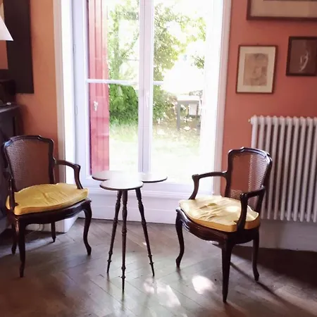 La Cure Du Maine Charles Bed & Breakfast 2*