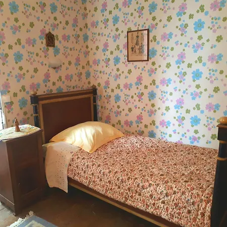 Bed & Breakfast La Cure Du Maine Charles 2*