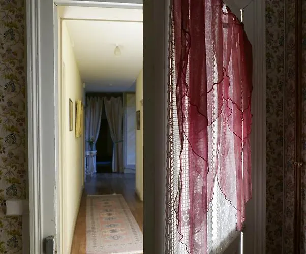 Bed & Breakfast La Cure Du Maine Charles 2*